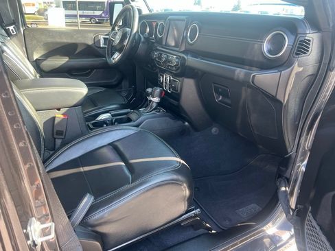 Used 2022 Jeep Wrangler Unlimited Sahara AWD/4WD image 40