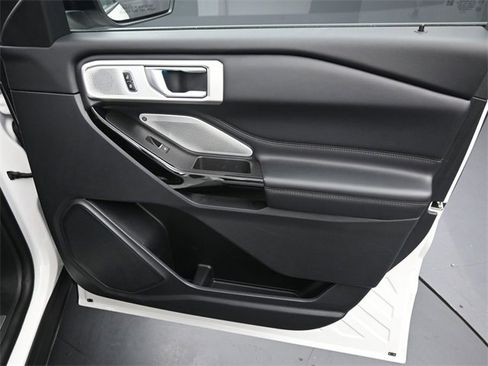 Certified 2022 Ford Explorer Platinum w/ Equipment Group 601A image 33