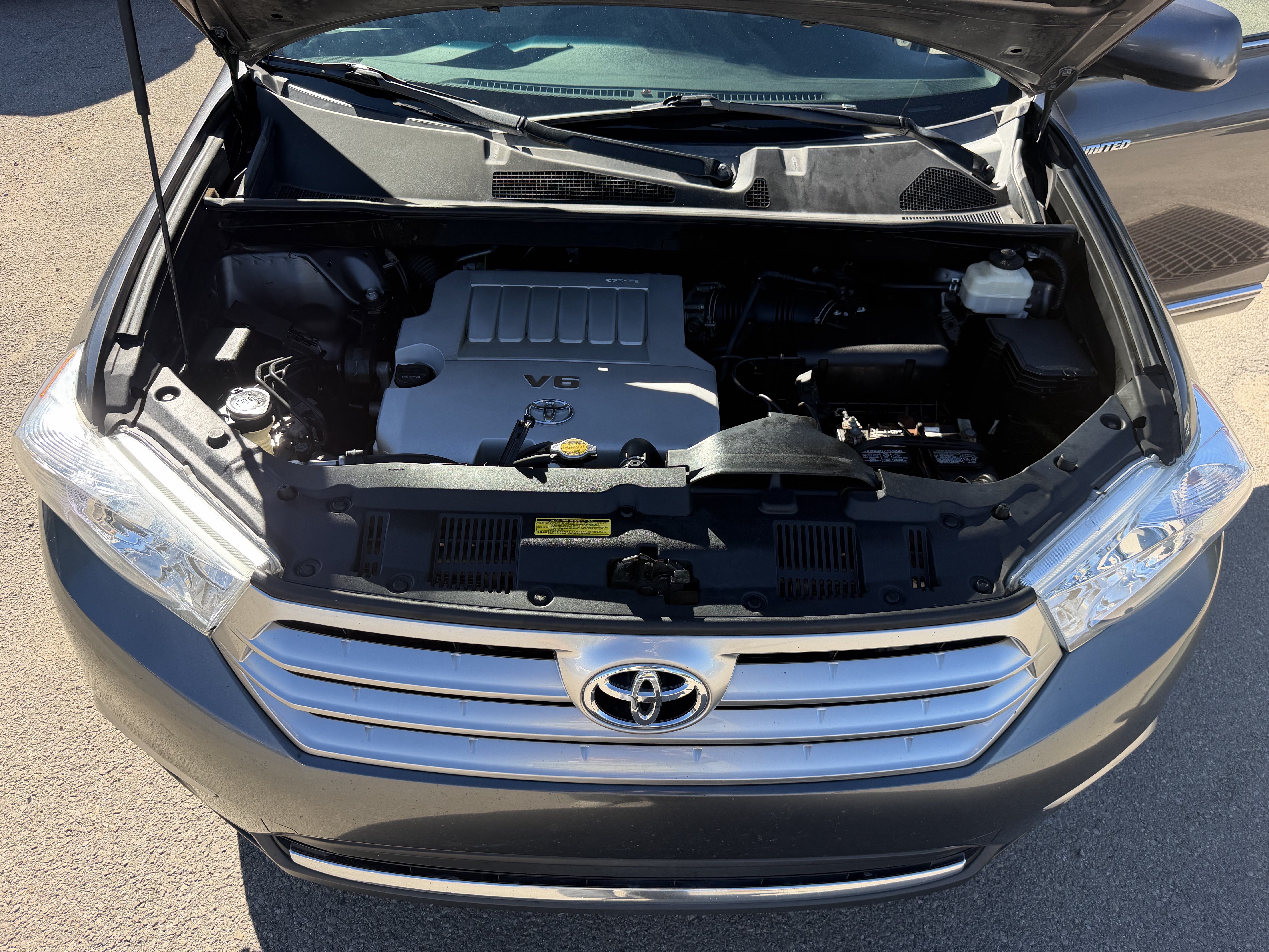 Used 2011 Toyota Highlander Limited w/ Tow Pkg FWD image 24