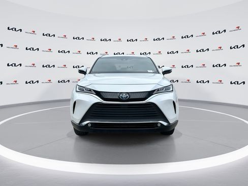 Used 2024 Toyota Venza XLE image 3