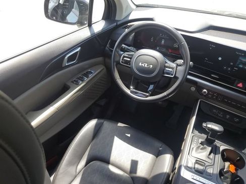 Used 2025 Kia Carnival FWD image 14