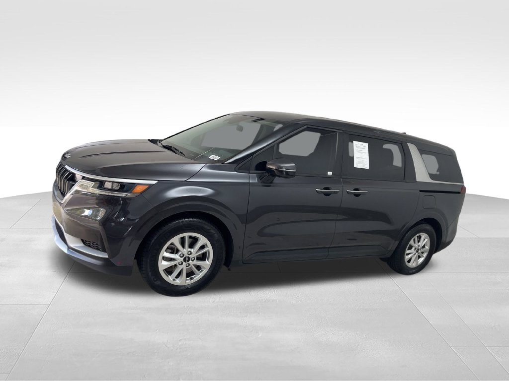 Used 2023 Kia Carnival LX FWD image 2