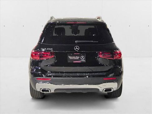 New 2025 Mercedes-Benz GLB 250 image 8