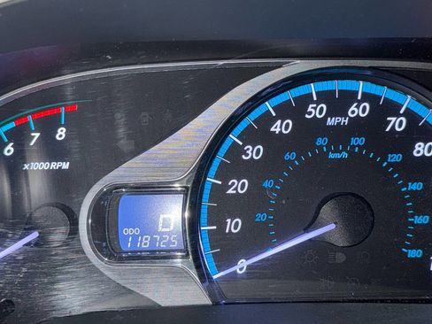 Used 2014 Toyota Sienna XLE image 26