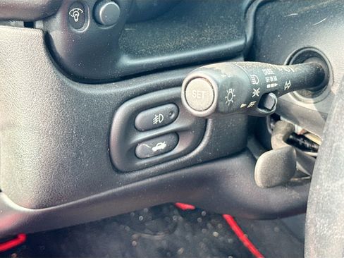 Used 1998 Chevrolet Corvette Coupe w/ Memory Pkg RWD image 10