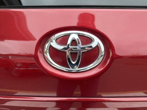 Used 2011 Toyota Sienna LE image 40