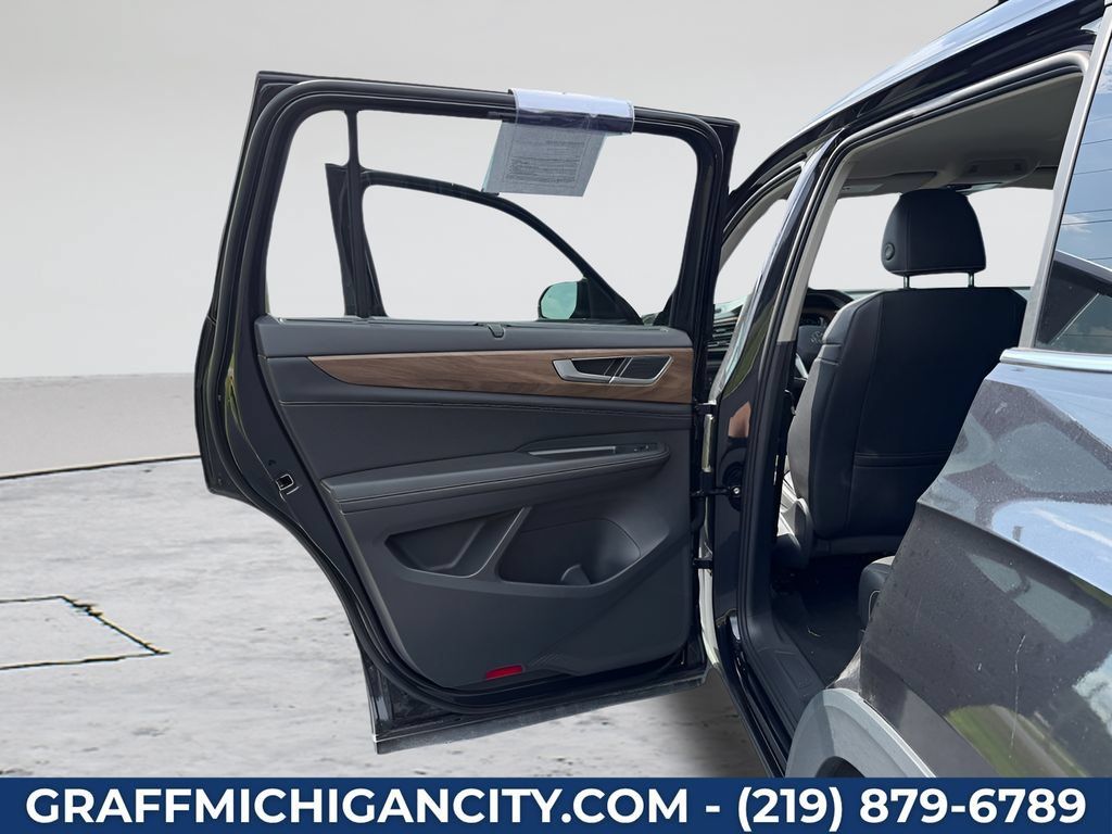 Used 2026 Volkswagen Atlas SE AWD/4WD image 24