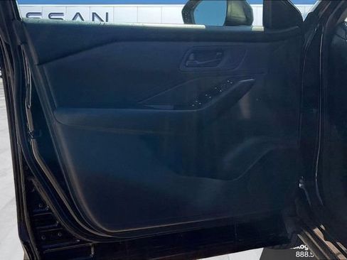 Used 2024 Nissan Rogue S AWD/4WD image 19