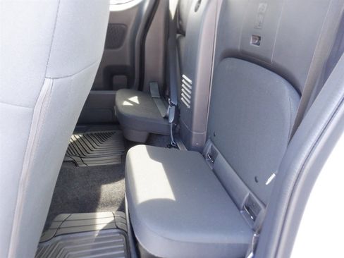 Used 2024 Nissan Frontier S RWD image 9