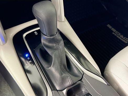 Used 2025 Toyota Corolla Cross L image 24