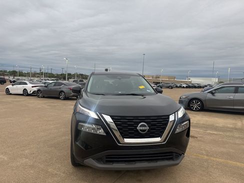 Certified 2022 Nissan Rogue SV image 3