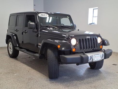 Used 2013 Jeep Wrangler Unlimited Sahara w/ Dual Top Group AWD/4WD image 3