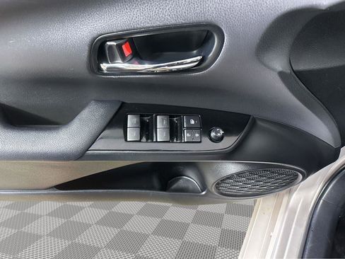 Used 2019 Toyota Prius Prime Advanced image 25