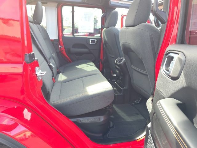 Used 2025 Jeep Wrangler Unlimited Sahara w/ Safety Group AWD/4WD image 48