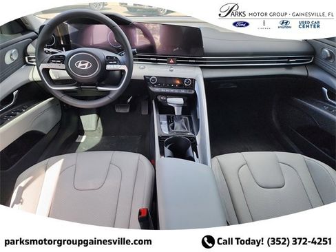 New 2025 Hyundai Elantra Limited image 9