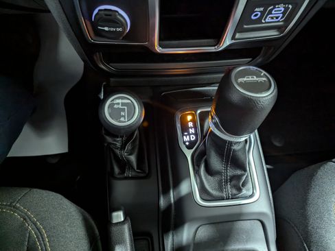 Used 2024 Jeep Gladiator Sport image 16