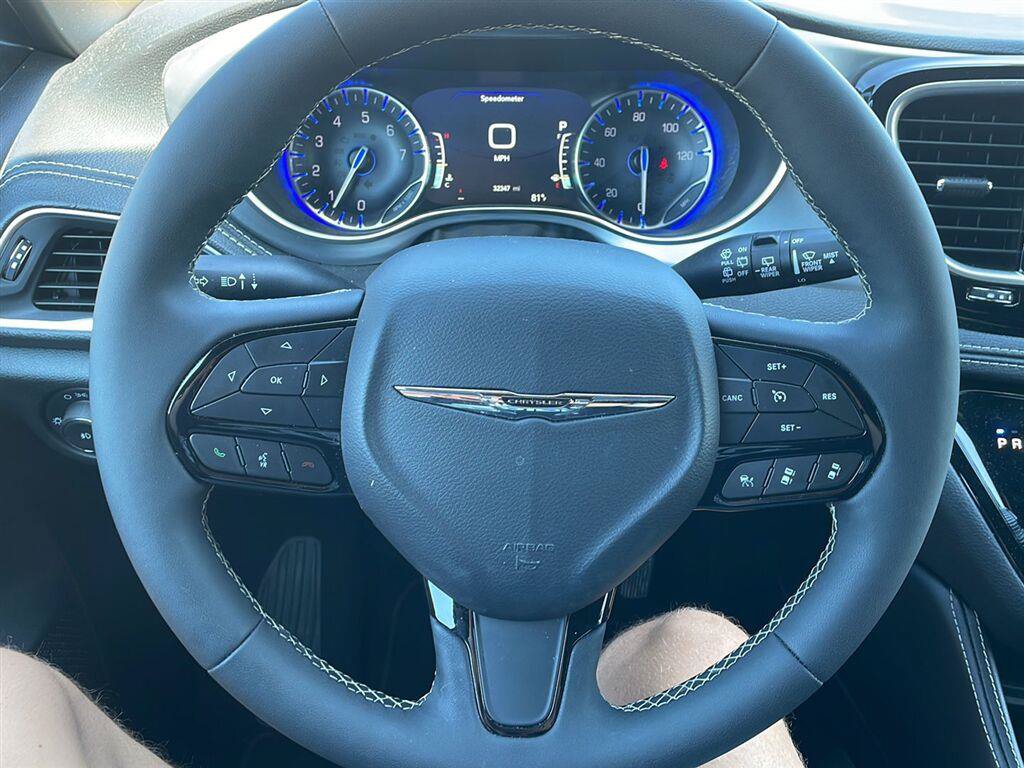 Used 2026 Chrysler Pacifica Limited w/ S Appearance Package FWD image 9