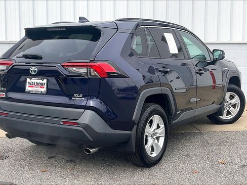 Used 2020 Toyota RAV4 XLE image 17