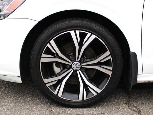 Used 2021 Volkswagen Passat 2.0T SE image 9