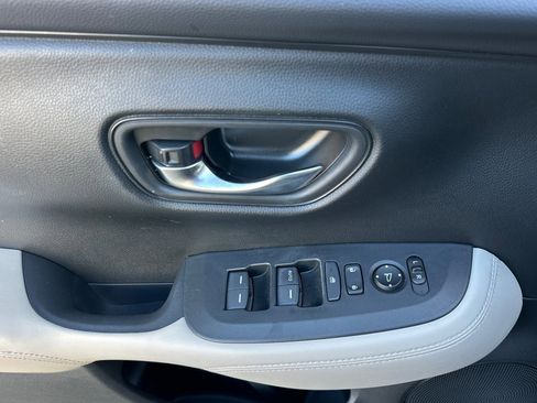 Used 2023 Honda HR-V LX image 8