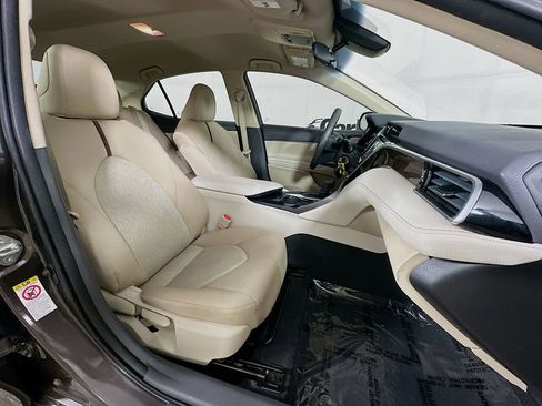 Used 2018 Toyota Camry LE image 30