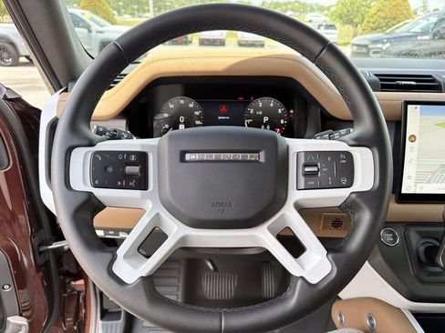 Used 2025 Land Rover Defender 130 X-Dynamic SE AWD/4WD image 28