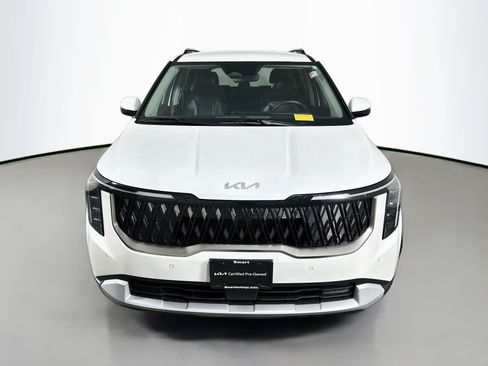 Used 2025 Kia Carnival EX FWD image 2