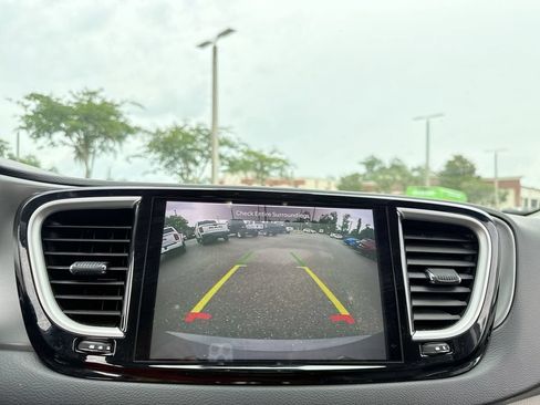 Used 2022 Chrysler Pacifica Touring-L FWD image 22
