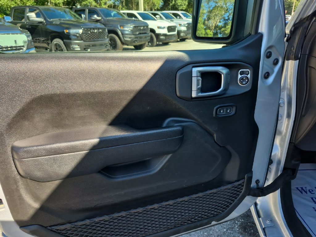 Used 2024 Jeep Wrangler Unlimited Sport AWD/4WD image 16