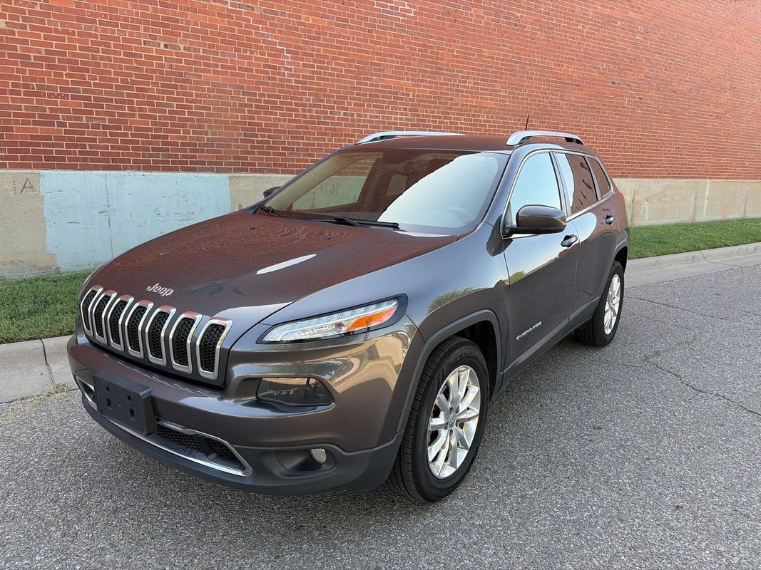 Used 2017 Jeep Cherokee Limited AWD/4WD image 1