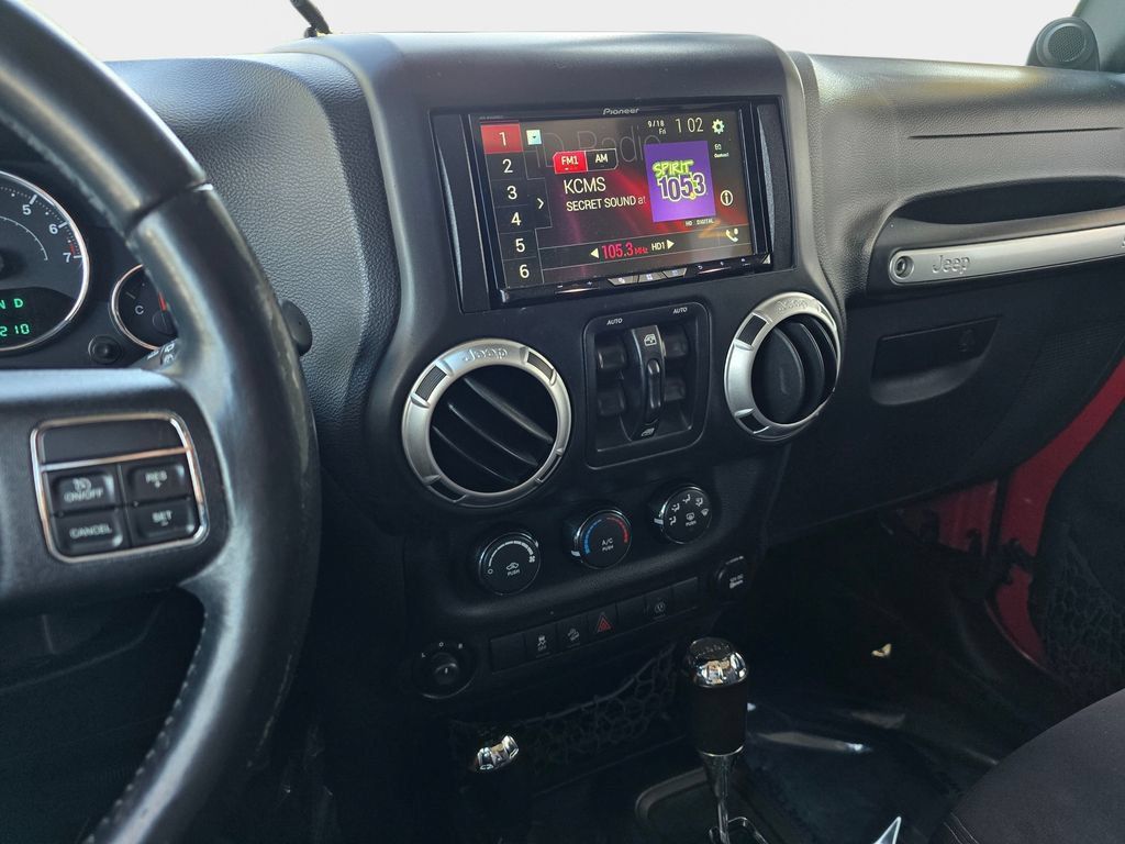 Used 2013 Jeep Wrangler Unlimited Sahara AWD/4WD image 23