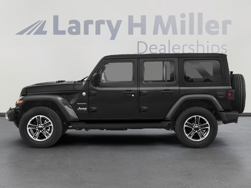Used 2022 Jeep Wrangler Unlimited Sahara w/ LED Lighting Group AWD/4WD image 4