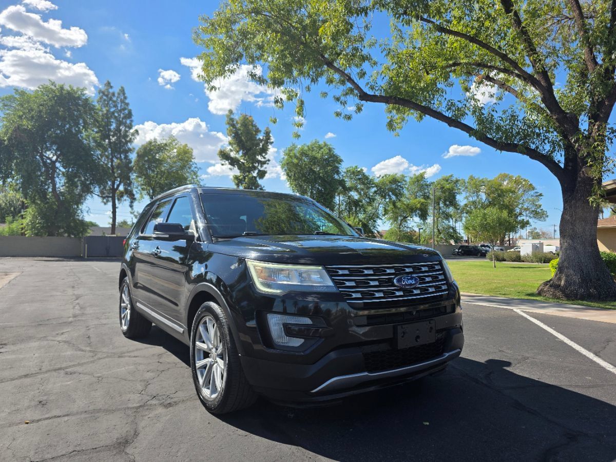 Used 2017 Ford Explorer Limited FWD image 1