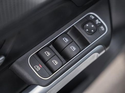 Used 2022 Mercedes-Benz GLB 250 4MATIC w/ Premium Package Lite image 37