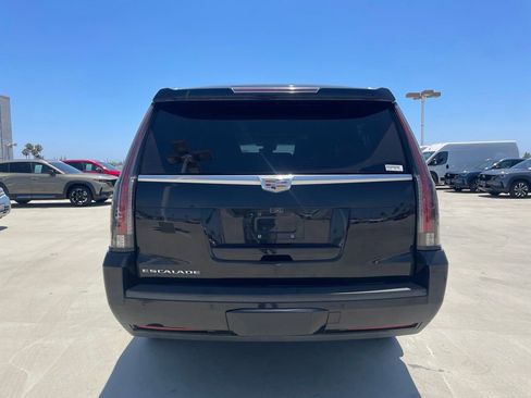 Used 2020 Cadillac Escalade ESV Luxury AWD/4WD image 3