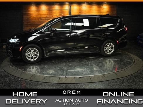 Used 2024 Chrysler Pacifica Touring-L FWD image 1