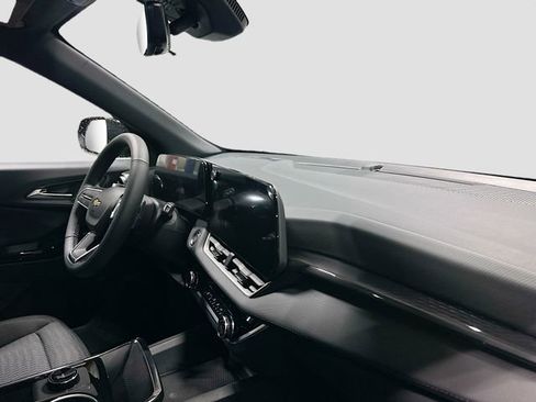 New 2026 Chevrolet Equinox LT w/ Safety and Technology Package FWD image 32