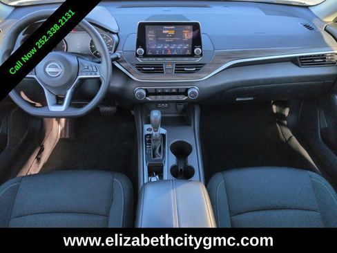 Used 2025 Nissan Altima 2.5 SV FWD image 15