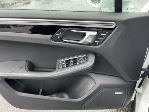 Used 2022 Porsche Macan image 12