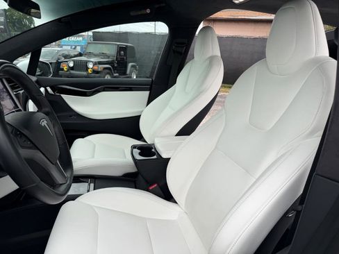Used 2020 Tesla Model X Long Range image 14
