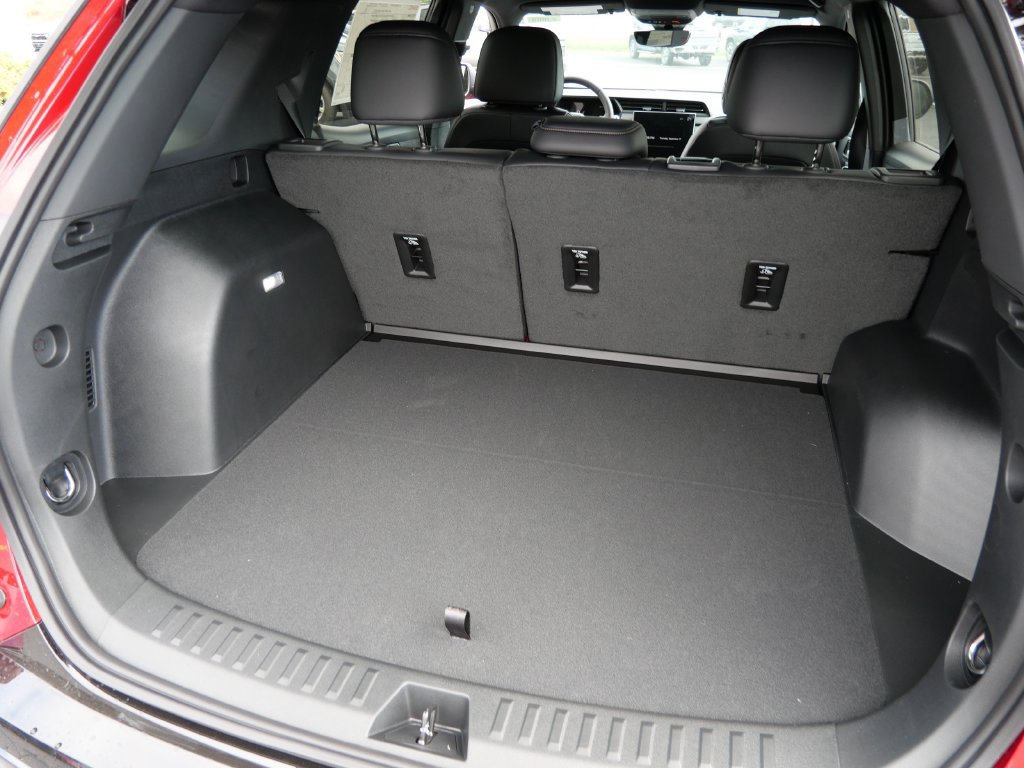 New 2027 GMC Terrain AT4 w/ Technology Package II AWD/4WD image 4