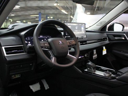 New 2026 Mitsubishi Outlander SEL image 5