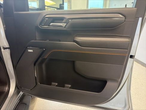 Used 2024 GMC Sierra 2500 AT4 image 46