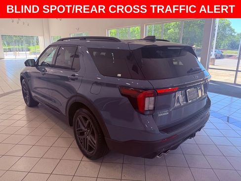Used 2025 Ford Explorer ST AWD/4WD image 5