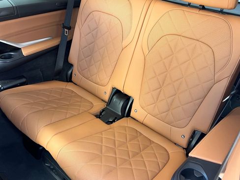 Used 2023 BMW X7 xDrive40i w/ Premium Package AWD/4WD image 22