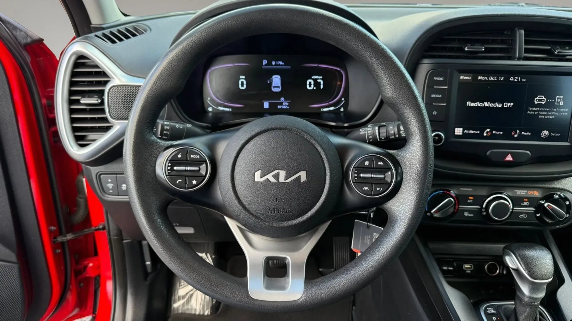 Used 2024 Kia Soul LX w/ LX Technology Package FWD image 16