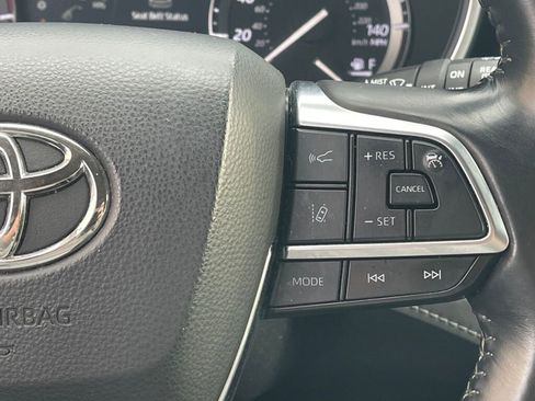 Used 2021 Toyota Highlander XLE AWD/4WD image 21