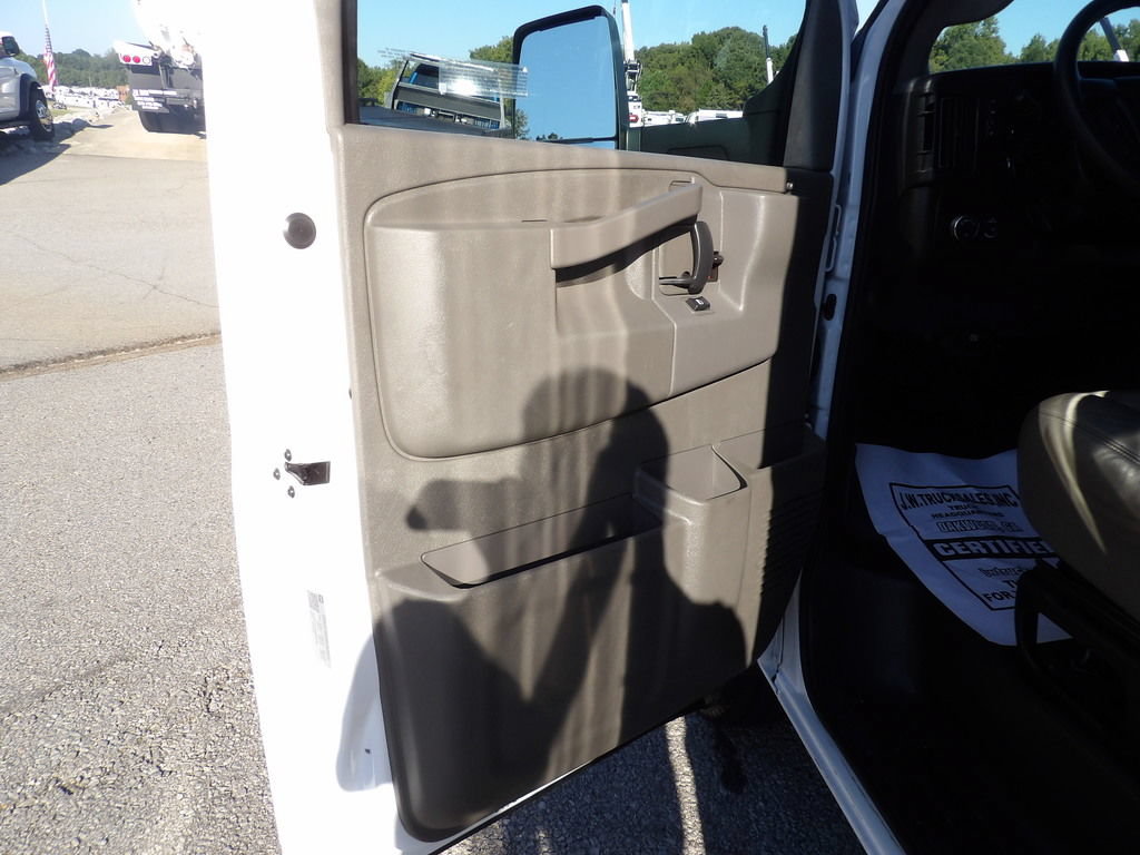 Used 2022 GMC Savana 3500 Extended w/ Power Convenience Package RWD image 14