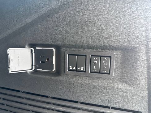 Used 2026 GMC Yukon Elevation AWD/4WD image 13