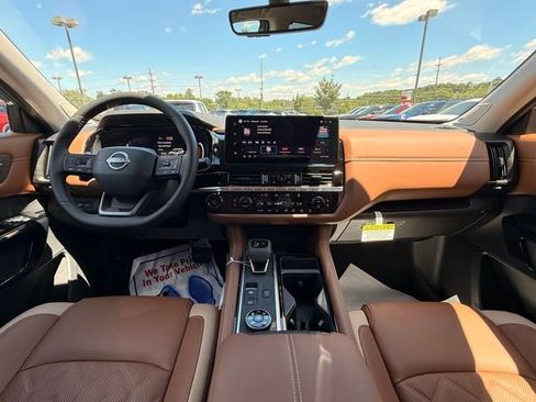 New 2026 Nissan Pathfinder Platinum AWD/4WD image 21